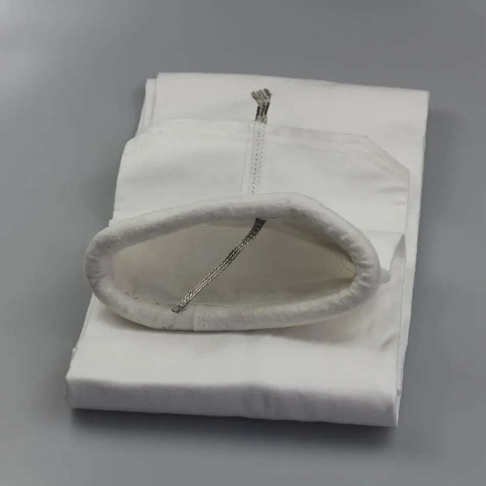 Assembly of a filter device for industrial filtration