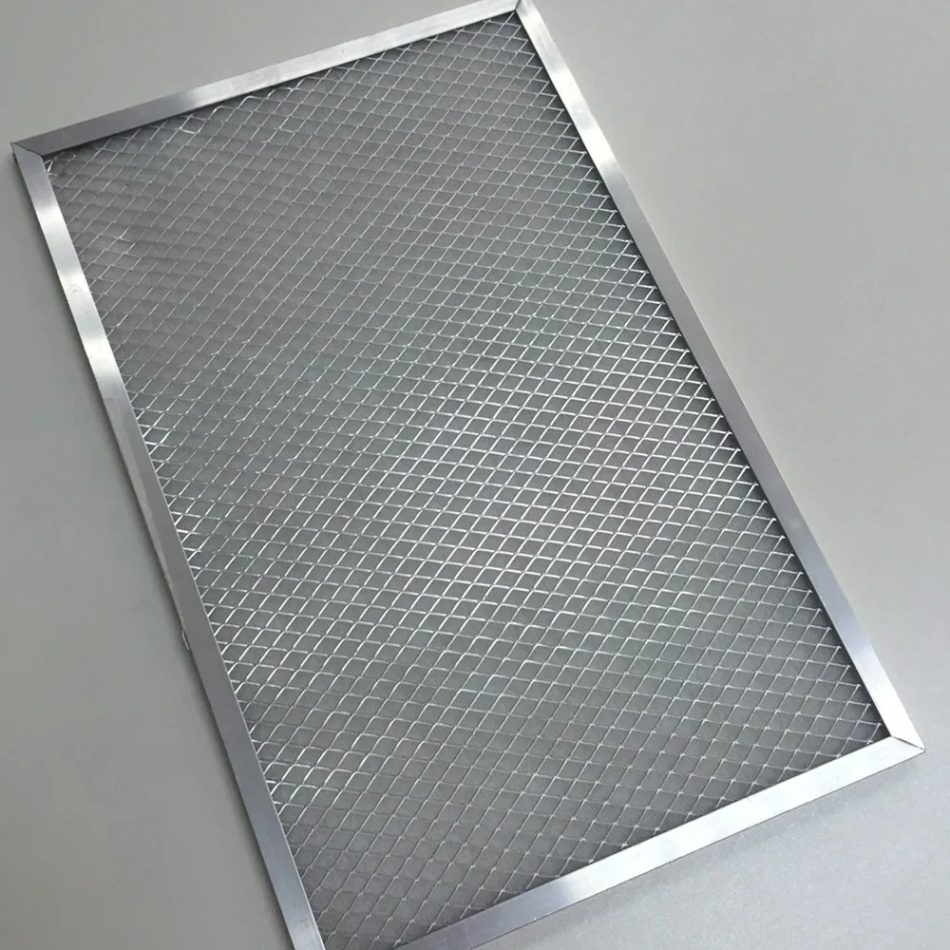 Industrial filter device with metal casing