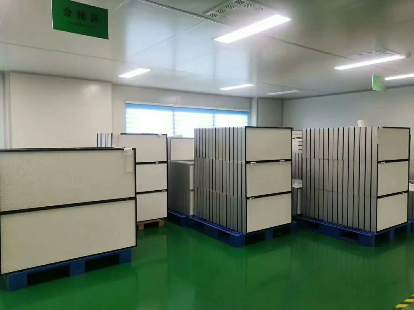 Separation equipment featuring a filter
