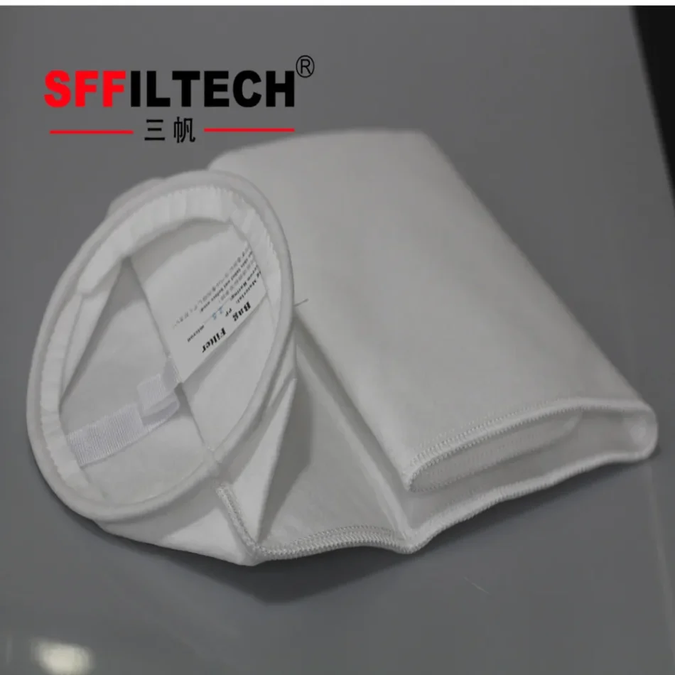 Industrial filter device with compact design